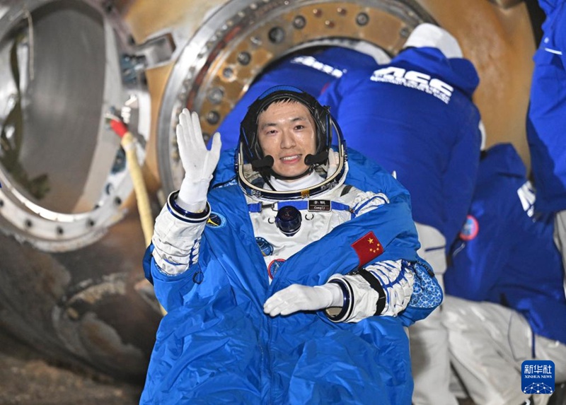 Chombo cha Shenzhou-18 cha kubeba wanaanga kwenye anga ya juu charudi duniani na kutua kwa mafanikio