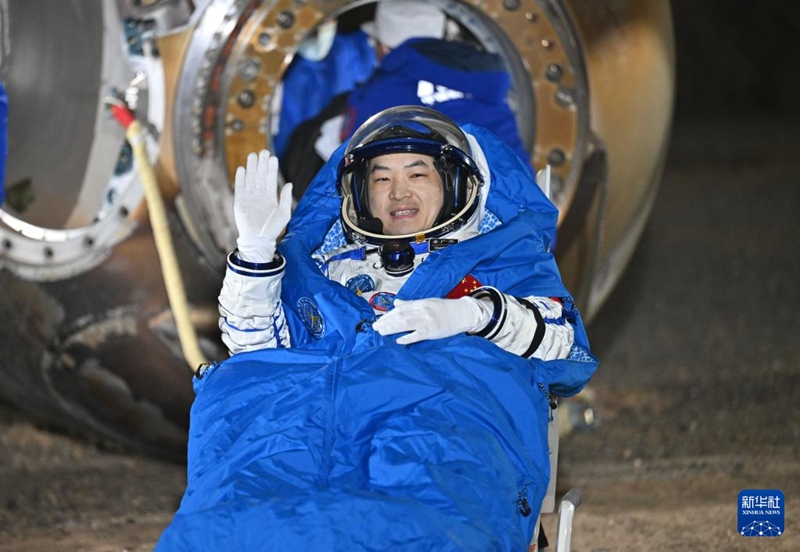 Chombo cha Shenzhou-18 cha kubeba wanaanga kwenye anga ya juu charudi duniani na kutua kwa mafanikio