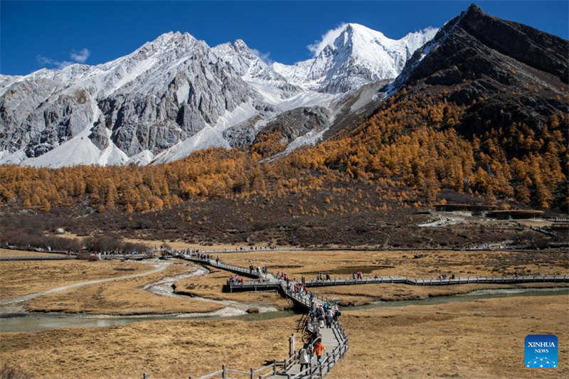 Eneo lenye mandhari nzuri la Yading lavutia watalii mkoani Sichuan nchini China