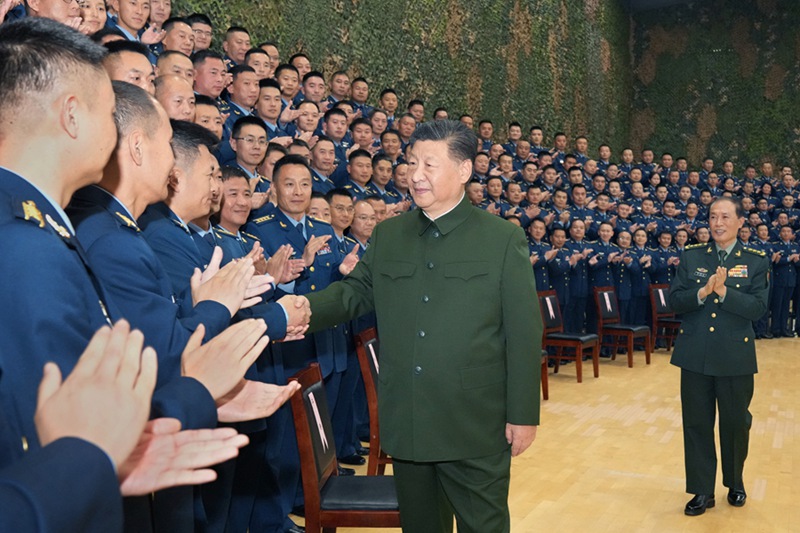 Xi Jinping akagua Kikosi cha Askari Miavuli cha Jeshi la China