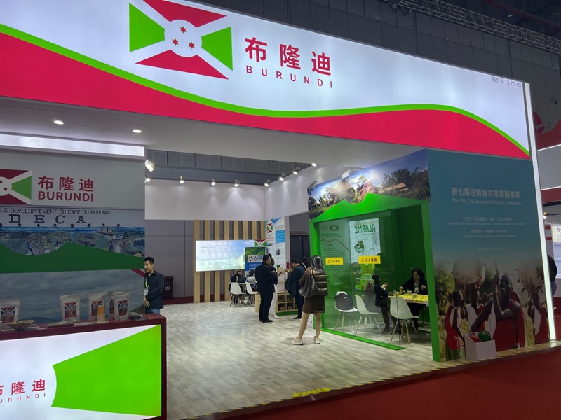 Picha hii ikionyesha banda la Burundi la Maonyesho ya 7 ya Kimataifa ya Uagizaji Bidhaa ya China (CIIE), mjini Shanghai, Mashariki mwa China, Novemba 6, 2024. (People's Daily Online)