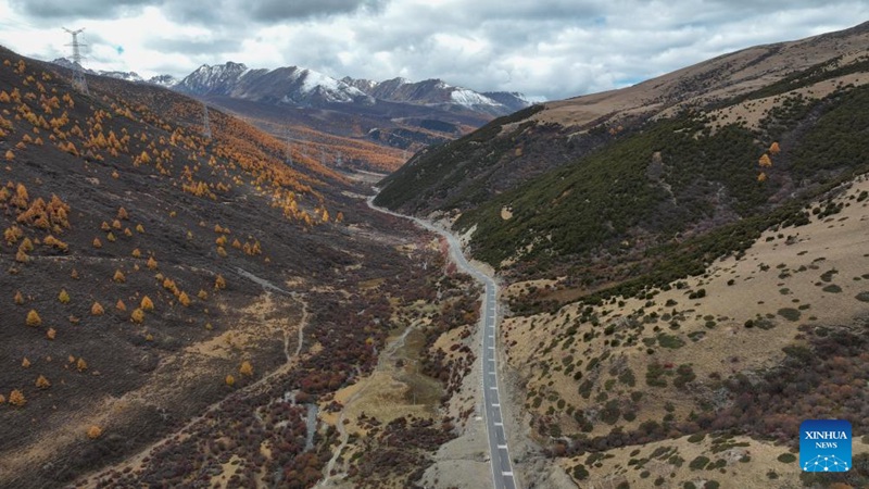 Mandhari ya kando za Barabara ya Sichuan-Xizang Kusini Magharibi mwa China