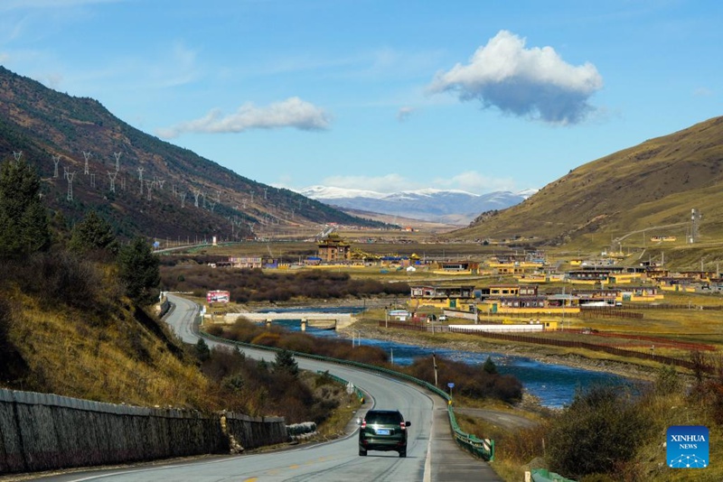 Mandhari ya kando za Barabara ya Sichuan-Xizang Kusini Magharibi mwa China