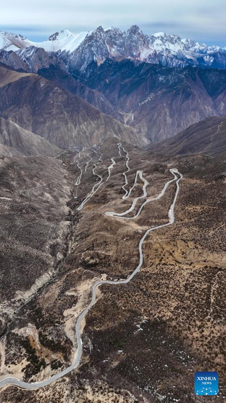 Mandhari ya kando za Barabara ya Sichuan-Xizang Kusini Magharibi mwa China