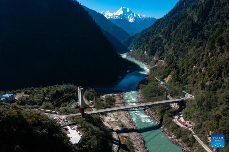 Mandhari ya kando za Barabara ya Sichuan-Xizang Kusini Magharibi mwa China