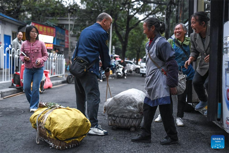 Laini maalum ya basi yasaidia wanakijiji kuuza bidhaa za kilimo mkoani Guizhou, China