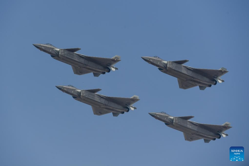 Ndege za kivita za China za J-20 zikifanya maonesho ya ustadi wa urukaji kwenye Maonesho ya Ndege ya China huko Zhuhai, Mkoa wa Guangdong, kusini mwa China, Novemba 12, 2024. (Xinhua/Liang Xu)