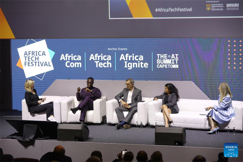 Watu wakihudhuria mjadala wa Tamasha la Teknolojia la Afrika 2024 mjini Cape Town, Afrika Kusini, Novemba 12, 2024. (Picha na Fred Barker/Xinhua)