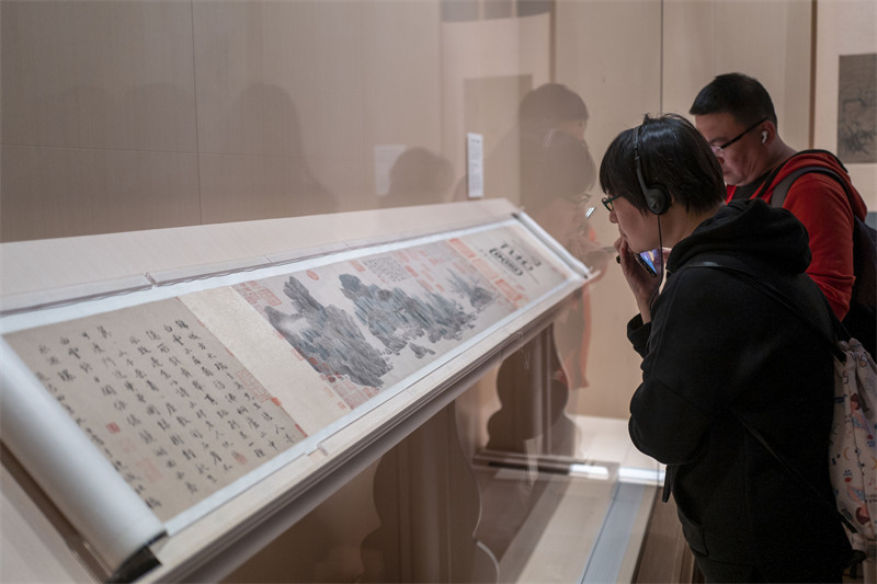 Maonyesho ya Hazina za Ngazi ya Kitaifa za Picha za Uchoraji na Sanaa za Maandiko ya Kichina yafanyika katika Jumba la Mashariki la Makumbusho la Shanghai, China