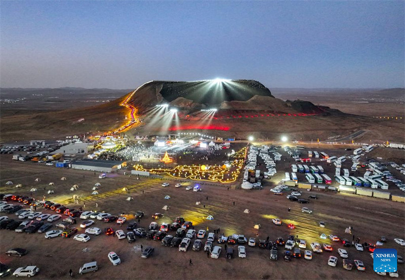 Tamasha la utalii lenye kujikita katika barafu na theluji lafunguliwa katika Mongolia ya Ndani, China