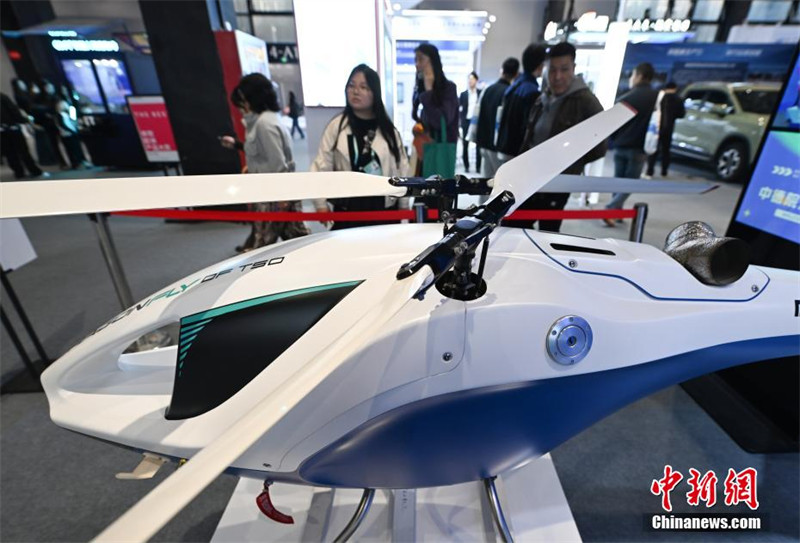 Teknolojia mpya zavutia watembeleaji kwenye Maonyesho ya “Mwanga wa Mtandao wa Internet” huko Wuzhen, Zhejiang