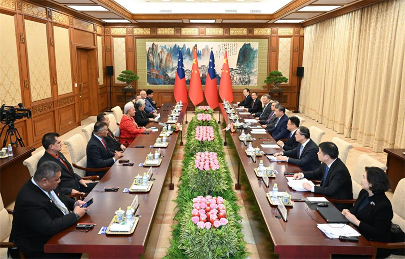 Rais wa China Xi Jinping akikutana na Waziri Mkuu wa Samoa Fiame Naomi Mata'afa, ambaye yuko katika ziara rasmi nchini China, kwenye Jumba la Wageni wa Kitaifa la Diaoyutai mjini Beijing, Novemba 26, 2024. (Xinhua/Li Xiang)