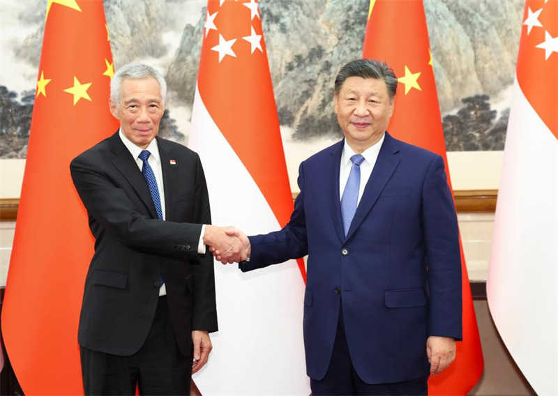 Rais wa China Xi Jinping akikutana na Waziri Mwandamizi wa Singapore Lee Hsien Loong kwenye Jumba la Wageni wa Kitaifa la Diaoyutai mjini Beijing, Novemba 26, 2024. (Xinhua/Huang Jingwen)