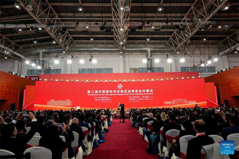 Picha hii iliyopigwa Novemba 26, 2024 ikionyesha hali ya  kufunguliwa kwa Maonyesho ya pili ya China ya minyororo ya usambazaji wa bidhaa ya Kimataifa  (CISCE) mjini Beijing, China.  (Xinhua/Xing Guangli)