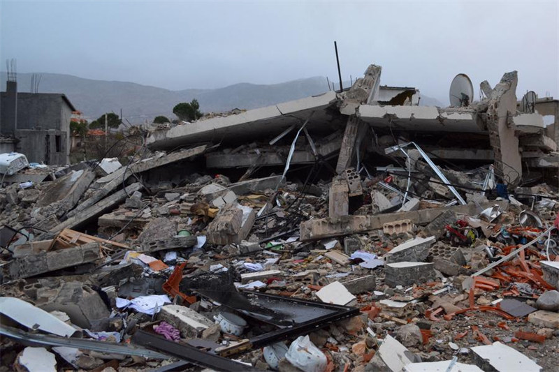 Picha hii iliyopigwa Novemba 26, 2024 ikionyesha uharibifu uliosababishwa na mashambulizi ya anga ya Israel mjini Bekaa Magharibi, Lebanon. (Picha na Maher Kamar/Xinhua)