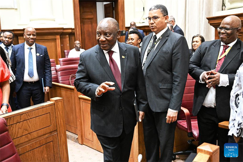 Rais Cyril Ramaphosa wa Afrika Kusini akiwasili bungeni kutoa hotuba yake ya mwaka kwa Baraza la Taifa la Majimbo (NCOP) mjini Cape Town, Afrika Kusini, Novemba 28, 2024. (Picha na Xabiso Mkhabela/Xinhua)
