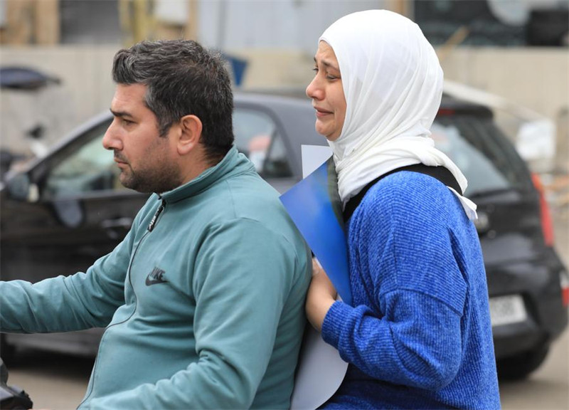 Watu waliolazimika kukimbia makazi yao wakiwa njiani kuelekea nyumbani baada ya kusimamisha vita katika vitongoji vya kusini mwa Beirut nchini Lebanon, Novemba 27, 2024. (Str/Xinhua)