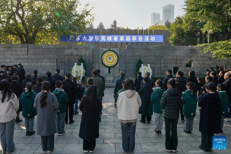 Shughuli ya Kumbukumbu ya familia za wahanga wa Mauaji ya Halaiki ya Nanjing ikifanyika Nanjing, Mkoa wa Jiangsu, Mashariki mwa China, Desemba 1, 2024. (Xinhua/Li Bo)