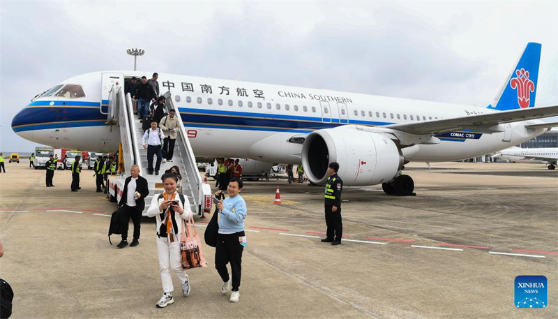 Ndege ya C919 yafanya safari ya kibiashara kwa mafanikio kwenye Njia ya Guangzhou-Haikou