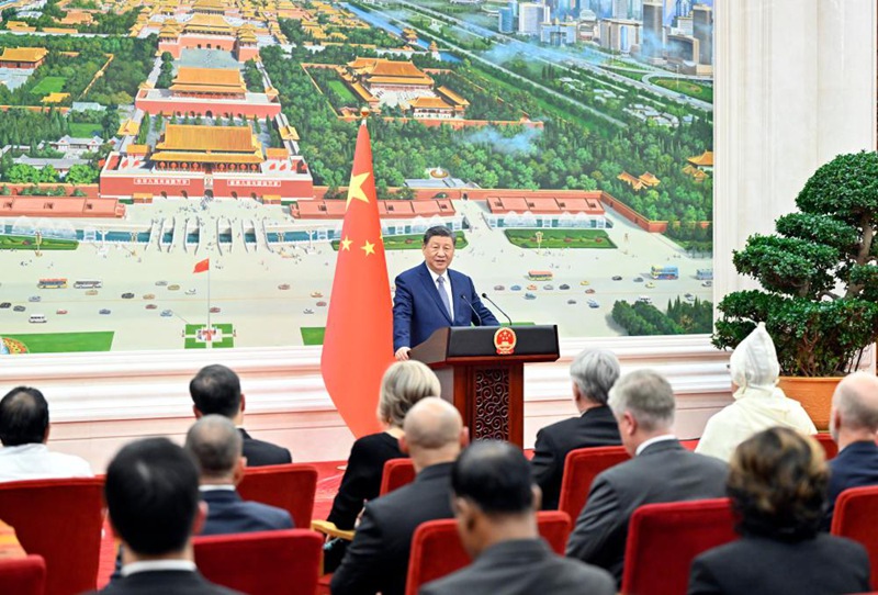 Rais Xi Jinping wa China akitoa hotuba baada ya kupokea  nyaraka za utambulisho za mabalozi 28 wapya nchini China kwenye Jumba la Mikutano ya Umma  la Beijing,  Dec. 12, 2024. (Xinhua/Yin Bogu)