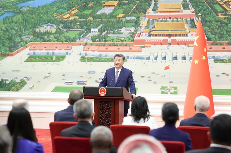 Rais Xi Jinping wa China akitoa hotuba baada ya kupokea  nyaraka za utambulisho za mabalozi 28 wapya nchini China kwenye Jumba la Mikutano ya Umma  la Beijing, Dec. 12, 2024. (Xinhua/Ding Haitao)