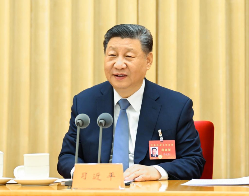 Xi Jinping, Rais wa China ambaye pia ni Katibu Mkuu wa Kamati Kuu ya Chama cha Kikomunisti cha China (CPC), na Mwenyekiti wa Kamati Kuu ya Kijeshi ya China (CMC), akitoa hotuba muhimu kwenye Mkutano wa mwaka wa Kamati Kuu ya Kazi ya Uchumi uliofanyika Beijing, mji mkuu wa China. (Xinhua/Xie Huanchi)