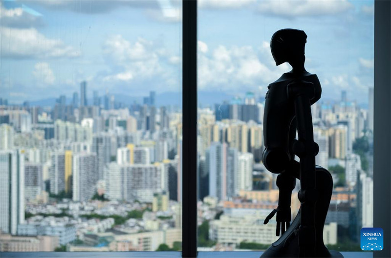 Eneo la Ghuba Kuu ya Guangdong-Hong Kong-Macao nchini China, lina uwezo kubwa katika utafiti na maendeleo na msingi thabiti wa uundaji, ambalo ni eneo linalofaa kwa ajili ya maendeleo ya sekta ya roboti yenye umbo la binadamu. (Xinhua/Mao Siqian)
