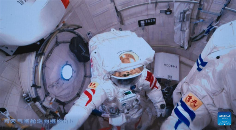 Wanaanga wa chombo cha Shenzhou-19 wakamilisha shughuli za kwanza nje ya chombo