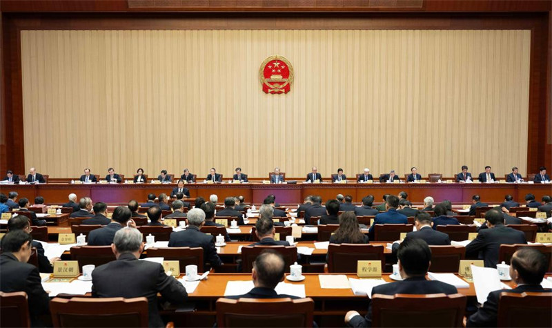 Zhao Leji, mwenyekiti wa Kamati ya Kudumu ya Bunge la Umma la China (NPC) akihudhuria mkutano wa pili wa wajumbe wote wa kamati ya kudumu ya 13 ya bunge hilo kwenye Jumba la Mikutano ya Umma mjini Beijing, mji mkuu wa China, Desemba 22, 2024. (Xinhua/Li Tao)