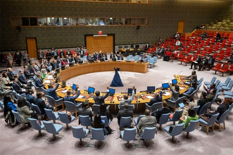 Wawakilishi wakipiga kura juu ya mswada wa azimio katika mkutano wa Baraza la Usalama la Umoja wa Mataifa kwenye makao makuu ya Umoja wa Mataifa mjini New York, Septemba 30, 2024. (Manuel Elias/Picha ya Umoja wa Mataifa/kupitia Xinhua)