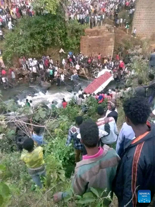 Picha hii iliyopigwa Desemba 29, 2024 ikionyesha eneo la ajali ya barabarani katika Mkoa wa Sidama, Ethiopia. (Ofisi ya Kitaifa ya Afya ya Mkoa wa Sidama/ kupitia Xinhua)