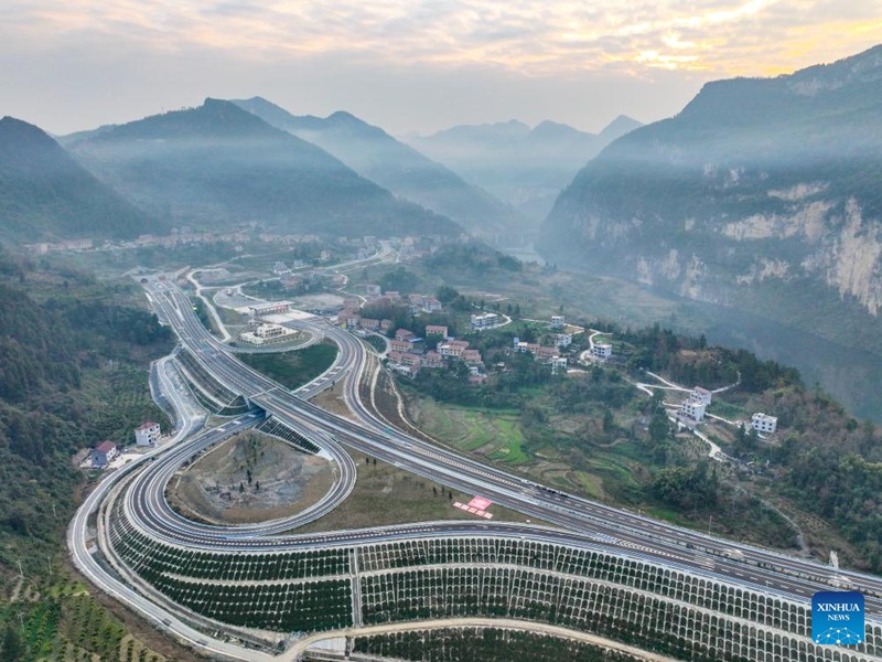 Sehemu mpya za barabara kuu ya pili ya Chongqing-Hunan zazinduliwa rasmi kwa usafiri wa umma