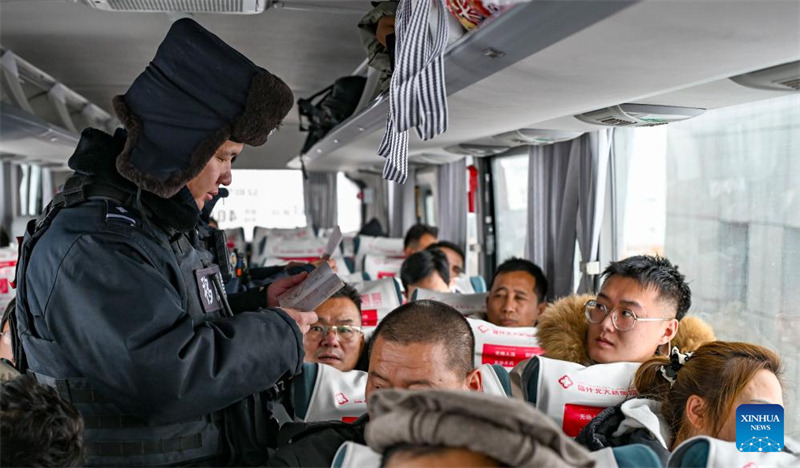 Katika picha: siku ya kwanza ya kazi mwaka 2025 katika Mpaka wa Khunjerab mkoani Xinjiang, China