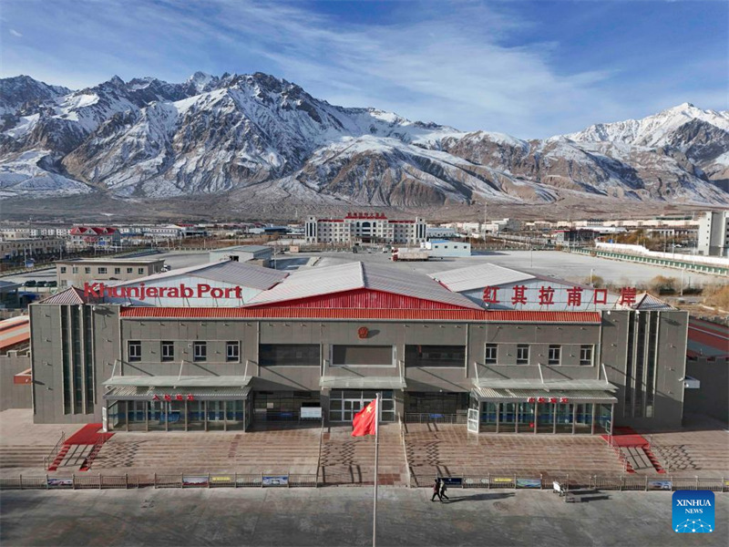 Katika picha: siku ya kwanza ya kazi mwaka 2025 katika Mpaka wa Khunjerab mkoani Xinjiang, China