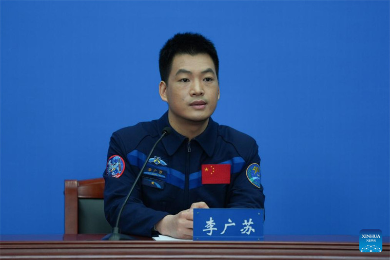 Wanaanga wa Chombo cha Shenzhou-18 wakutana na waandishi wa habari baada ya kurudi kutoka anga ya juu