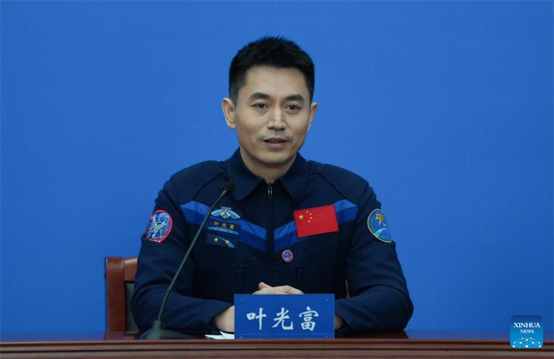 Wanaanga wa Chombo cha Shenzhou-18 wakutana na waandishi wa habari baada ya kurudi kutoka anga ya juu