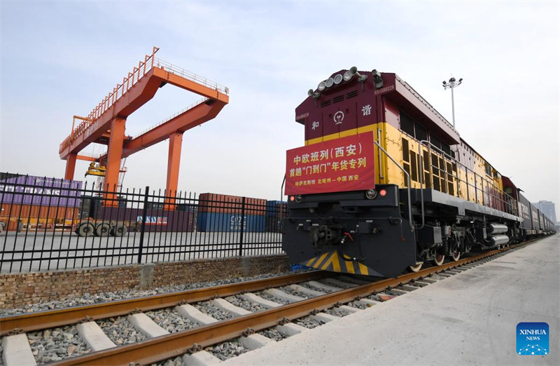 Treni ya mizigo ya China-Ulaya ikiwasili kwenye Bandari ya Kimataifa ya Xi'an Chanba mkoani Shaanxi, kaskazini-magharibi mwa China, Januari 10, 2025.  (Xinhua/Li Yibo)