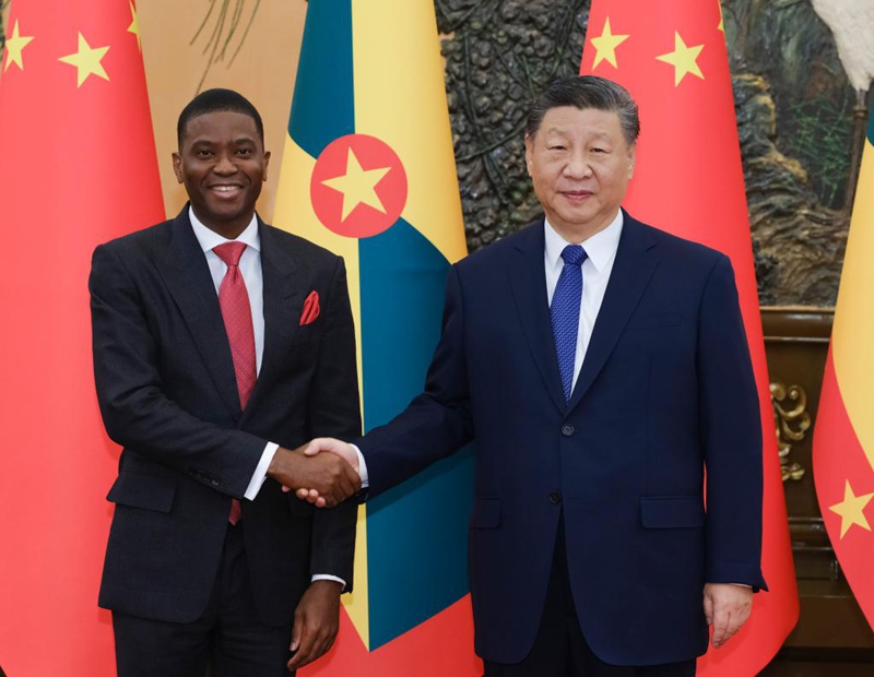 Rais wa China Xi Jinping akikutana na Waziri Mkuu wa Grenada Dickon Mitchell, ambaye yuko katika ziara rasmi nchini China, kwenye Jumba la Mikutano ya Umma la Beijing, China, Januari 13, 2025. (Xinhua/Ding Lin)