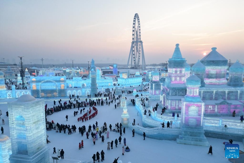 Picha ya droni ikionyesha mandhari ya Bustani ya Barafu na Theluji ya Harbin mjini Harbin, Mkoa wa Heilongjiang, kaskazini mashariki mwa China, Januari 12, 2025. (Picha na Zhang Tao/ Xinhua)