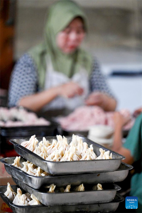 Mahitaji ya dim sum na vitafunio yaongezeka nchini Indonesia kabla ya Mwaka Mpya wa Jadi wa China