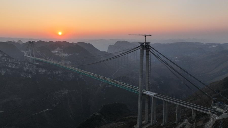 Daraja Kuu la Bonde la Huajiang Kusini Magharibi mwa China lawa Tayari Kukamilika