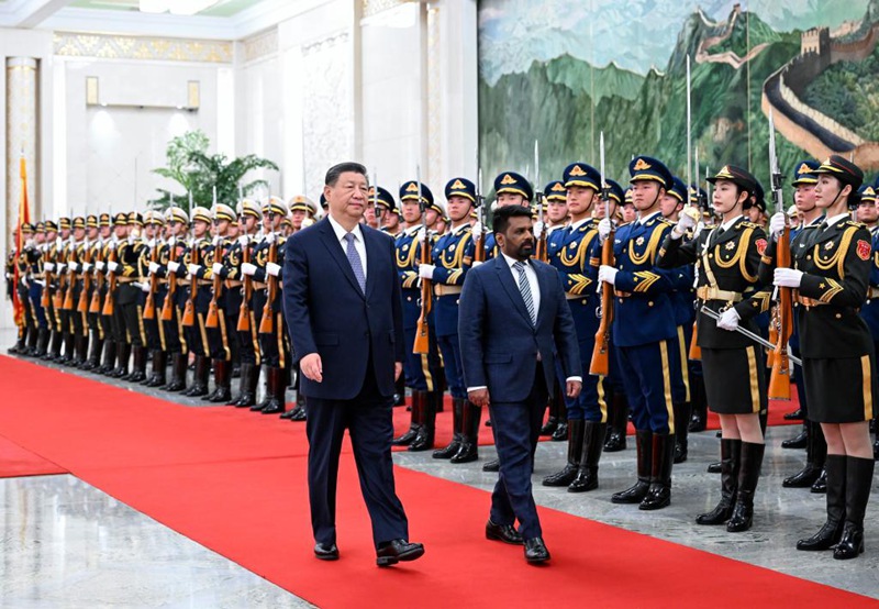 Rais Xi Jinping wa China akifanya hafla ya kumkaribisha Rais wa Sri Lanka Anura Kumara Dissanayake katika Ukumbi wa Kaskazini wa Jumba la Mikutano ya Umma la Beijing kabla ya mazungumzo yao Januari 15, 2025. (Xinhua/Zhang Ling)