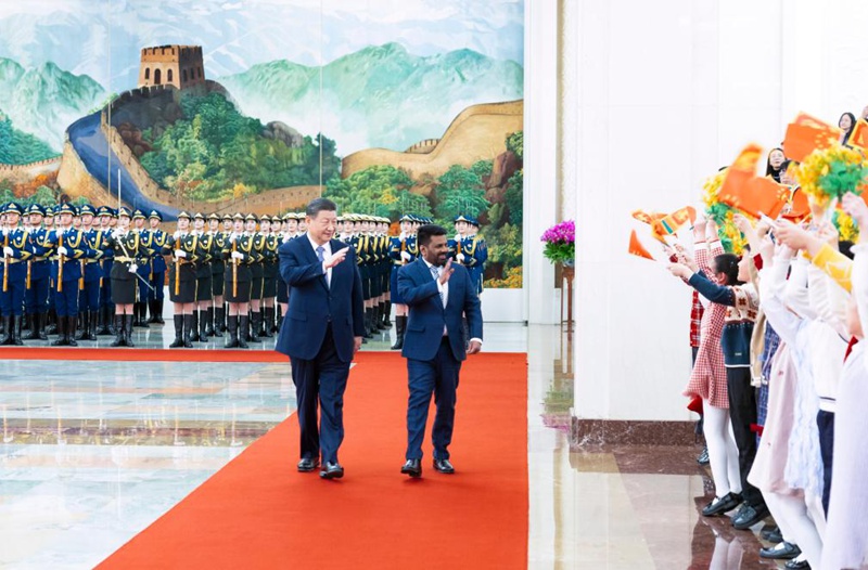 Rais Xi Jinping wa China akifanya hafla ya kumkaribisha Rais wa Sri Lanka Anura Kumara Dissanayake katika Ukumbi wa Kaskazini wa Jumba la Mikutano ya Umma la Beijing kabla ya mazungumzo yao Januari 15, 2025. (Xinhua/Huang Jingwen)