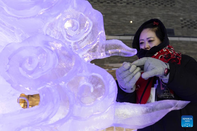 Mashindano ya kwanza ya Uchongaji wa Sanamu za Barafu la Heilongjiang yaanza mjini Harbin, China