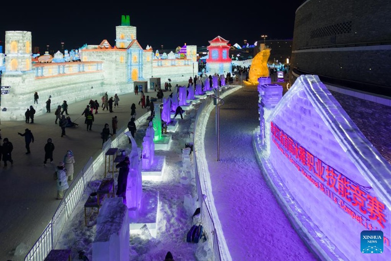 Mashindano ya kwanza ya Uchongaji wa Sanamu za Barafu la Heilongjiang yaanza mjini Harbin, China