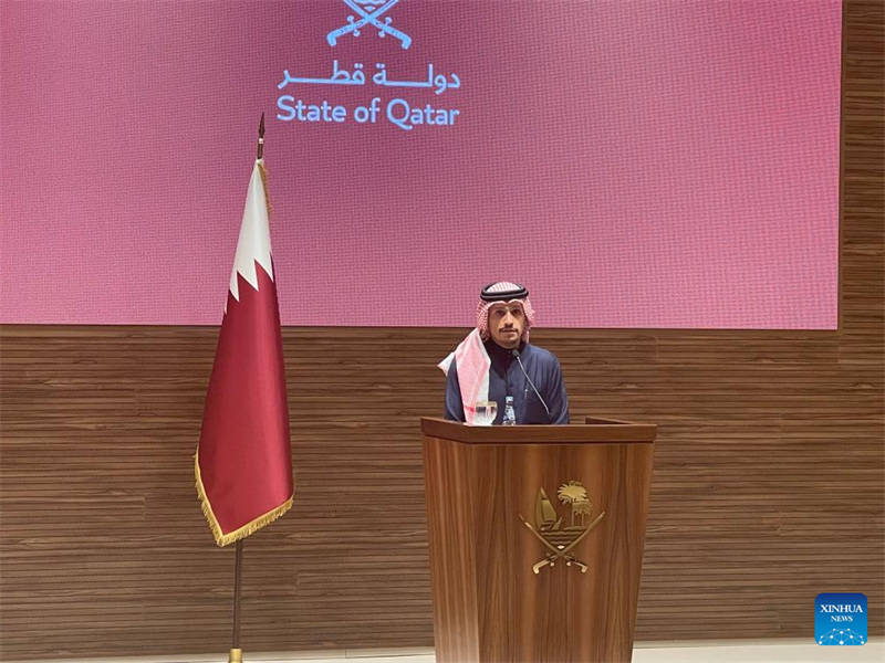Waziri Mkuu wa Qatar ambaye pia ni Waziri wa Mambo ya Nje Sheikh Mohammed bin Abdulrahman bin Jassim Al Thani akizungumza katika mkutano na waandishi wa habari mjini Doha, Qatar, Januari 15, 2025. (Xinhua)
