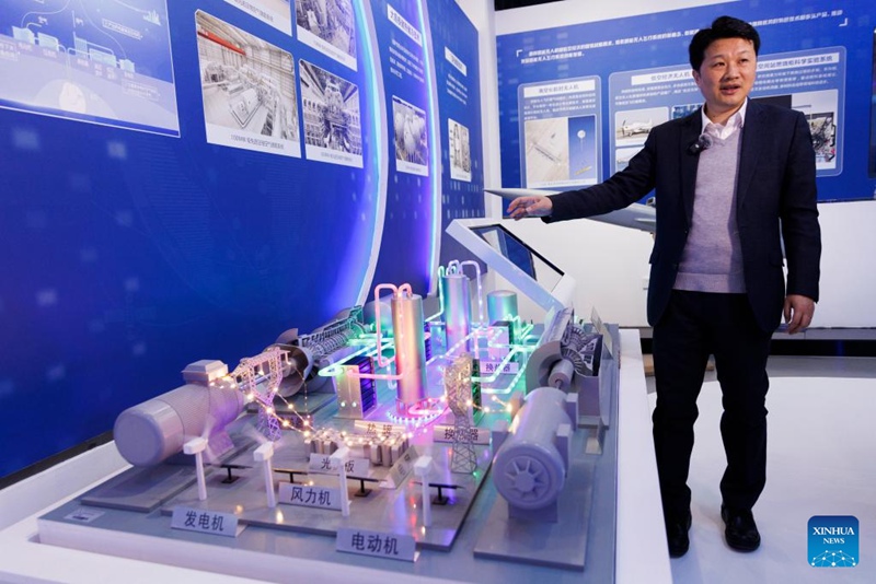 Mtafiti Chen Haisheng wa Taasisi ya Themofizikia ya Uhandisi katika Taasisi Kuu ya Sayansi ya China (CAS), akionekana kwenye picha mjini Beijing, Januari 14, 2025. (Xinhua/Jin Liwang)