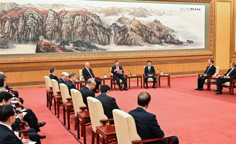 Xi Jinping, Rais wa China, ambaye pia ni mwenyekiti wa Kamati Kuu ya Kijeshi ya China (CMC) na Katibu Mkuu wa Kamati Kuu ya Chama cha Kikomunisti cha China (CPC), ameshiriki kwenye mkusanyiko wa mwaka na watu wasio wanachama wa CPC kabla ya Sikukuu ya Mwaka Mpya wa Jadi wa China kwenye Jumba la Mikutano ya Umma la Beijing, Januari 20, 2025. (Xinhua/Yan Yan)