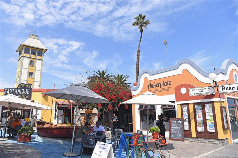 Picha hii, iliyopigwa Machi 25, 2024, ikionyesha mwonekano wa mtaa mjini Swakopmund, Namibia. (Xinhua/Chen Cheng)
