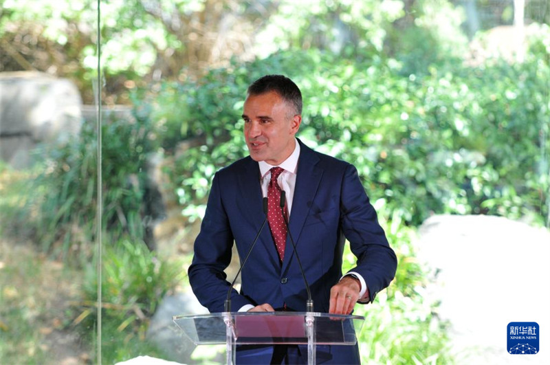 Waziri Mkuu wa Jimbo la Australia Kusini, nchini Australia Peter Bryden Malinauskas, akitoa hotuba katika hafla ya kukaribisha panda iliyofanyika kwenye Bustani ya Wanyama ya Adelaide, Januari 21. (Picha na Zhang Jianhua/ Xinhua)